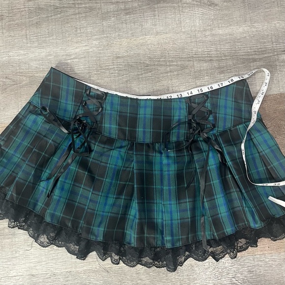 DOLLS KILL WIDOW GREEN & BLACK PLAID PLEATED MINI SKIRT – SIZE 1X (NWT) - Picture 9 of 11